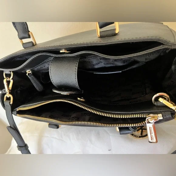 Michael Kors crossbody bag. - Picture 4 of 5